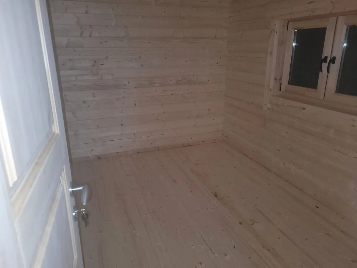 Log cabin (2 bed) - Image 1