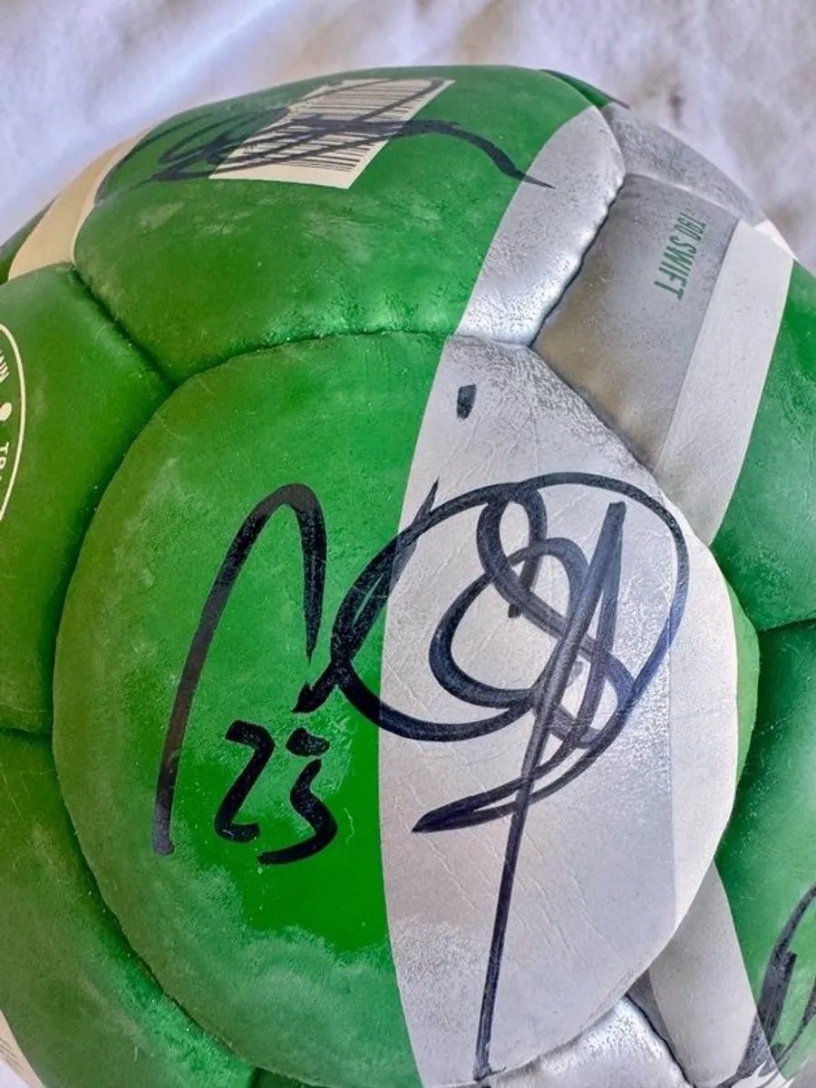 Celtic 2005 signed football Henrik Larsson - Image 4