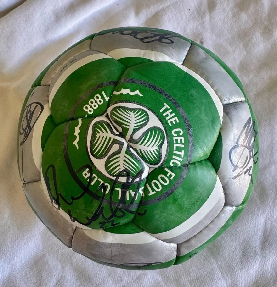 Celtic 2005 signed football Henrik Larsson - Image 1