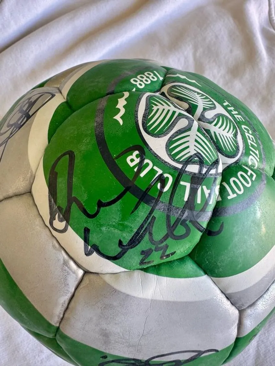 Celtic 2005 signed football Henrik Larsson - Image 2
