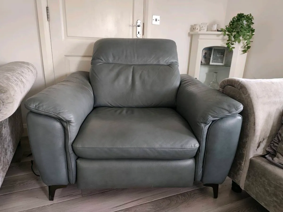 Electric recliner chair - Image 1