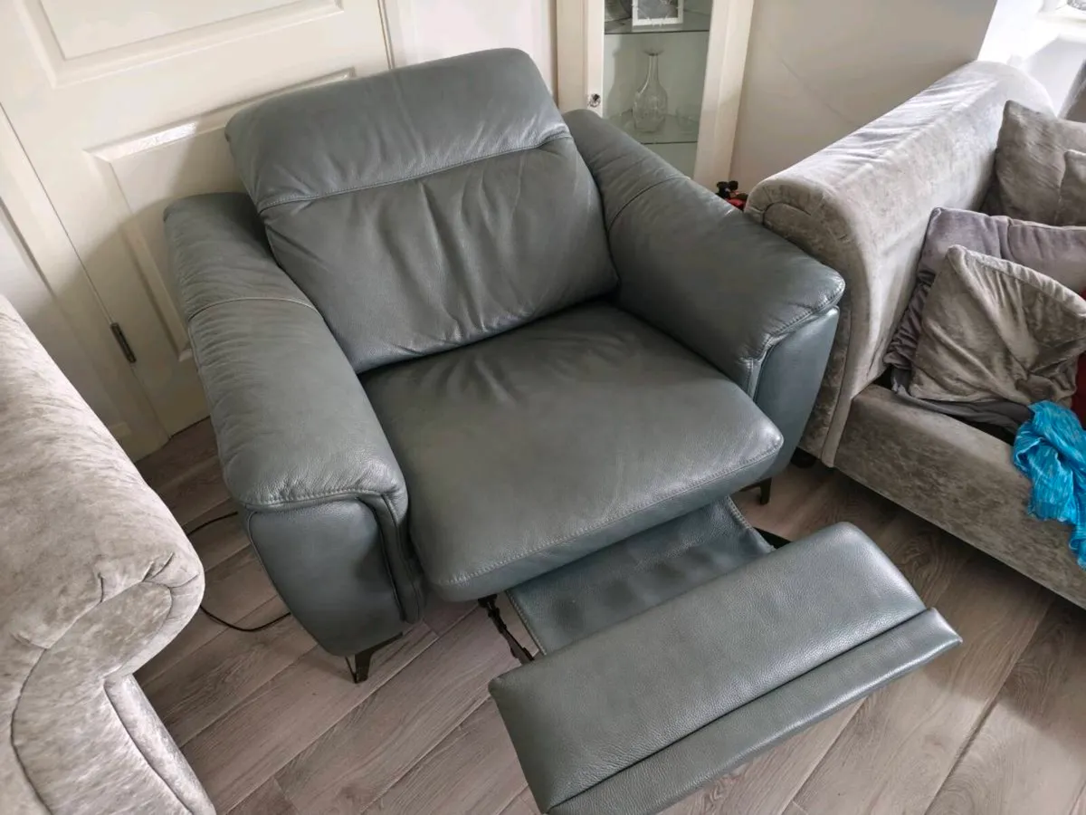 Electric recliner chair - Image 2