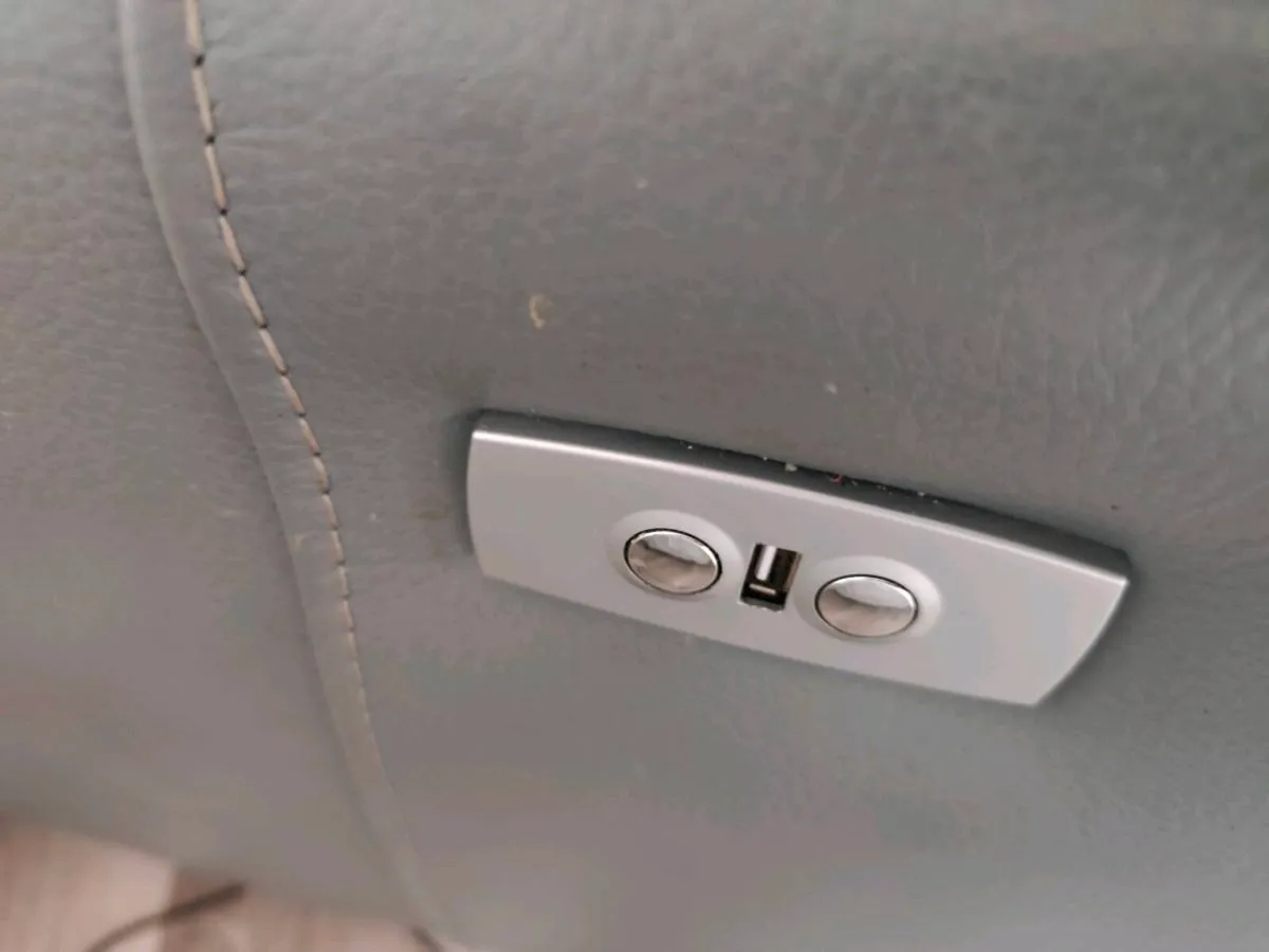 Electric recliner chair - Image 3
