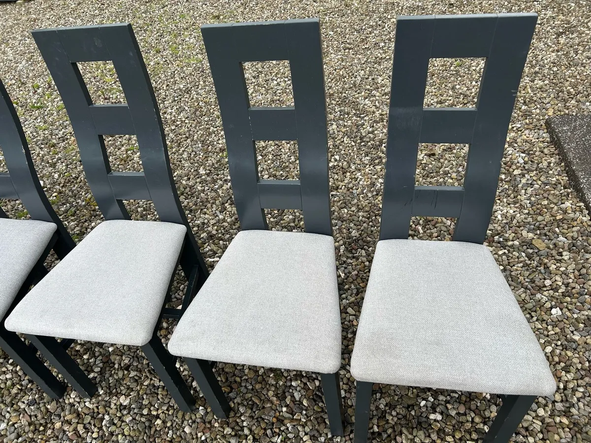 6 Chairs - Image 3