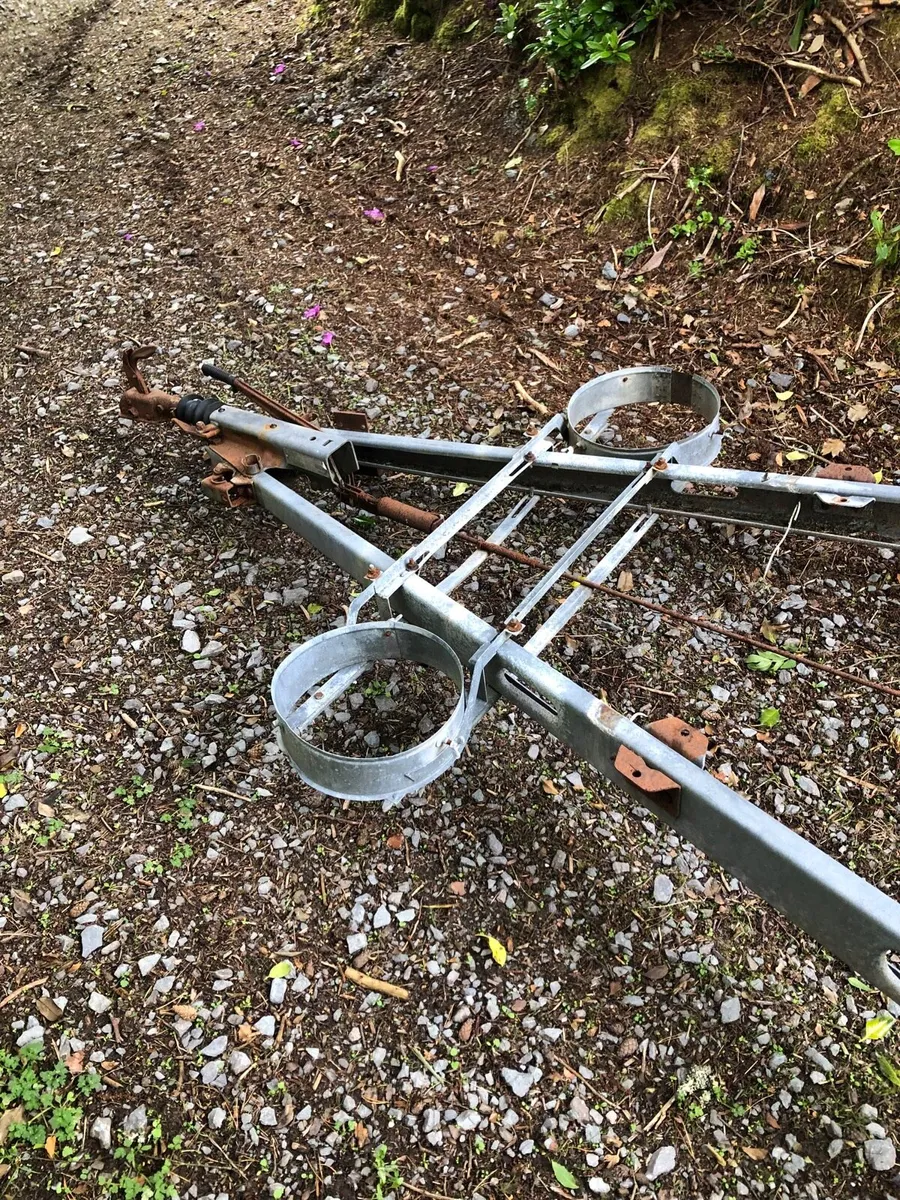 Trailer chassis and wheels - Image 3