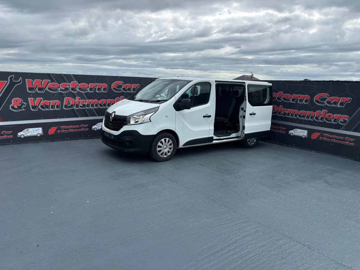 161 Renault traffic dci 9 seater for dismantling