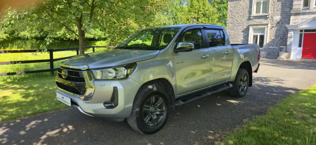 2023 Toyota Hilux 2.4 Icon D-4D Crew Cab - Image 2