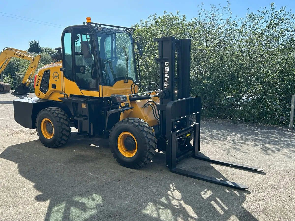 4x4 Forklift - Image 2