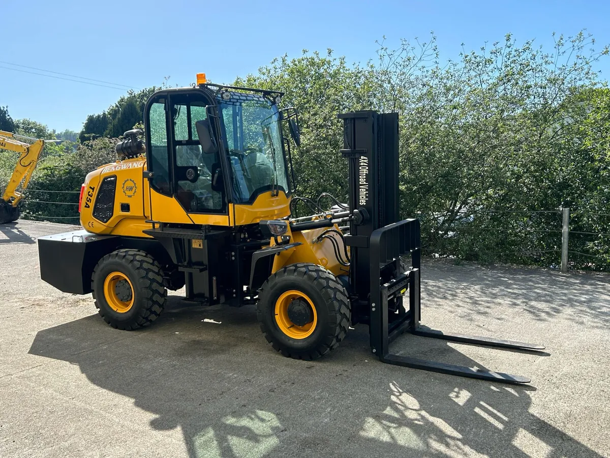 4x4 Forklift - Image 3