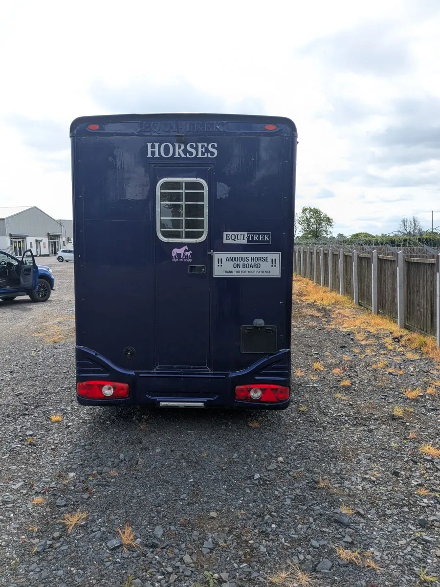 Horse box trailer - Image 4