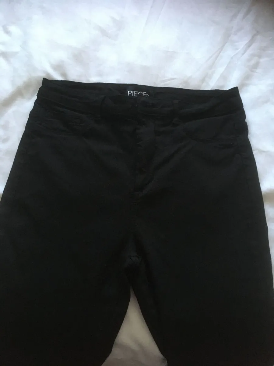 NEW Black Jeggings Jeans from the BRAND PIECES - Image 3