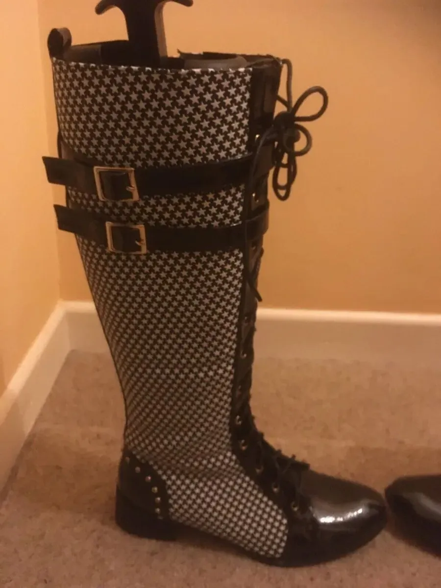 BRAND NEW Black and White Tall Knee Boots, Size 40 - Image 3