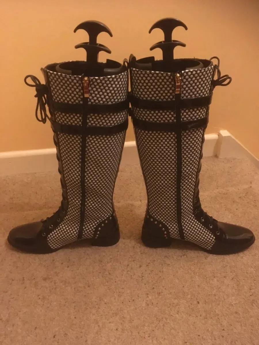 BRAND NEW Black and White Tall Knee Boots, Size 40 - Image 4