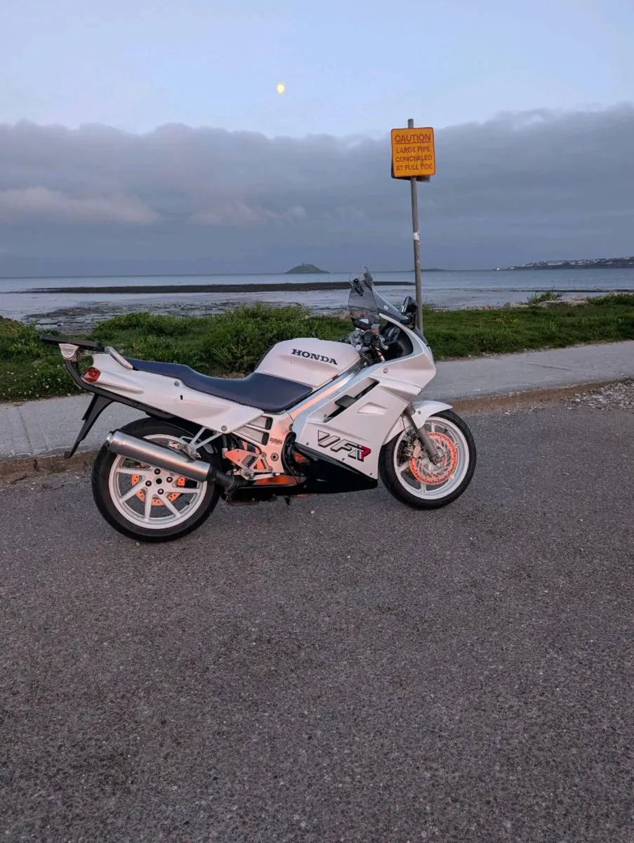 Honda VFR 750 RC36 - Image 1