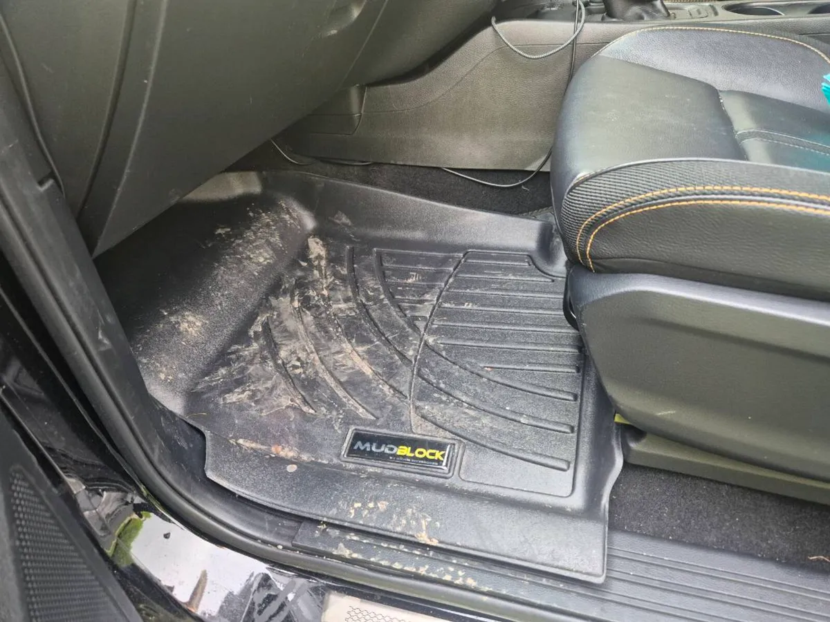 Ford Ranger 2012-2022 floor mats and tailgate cap - Image 1