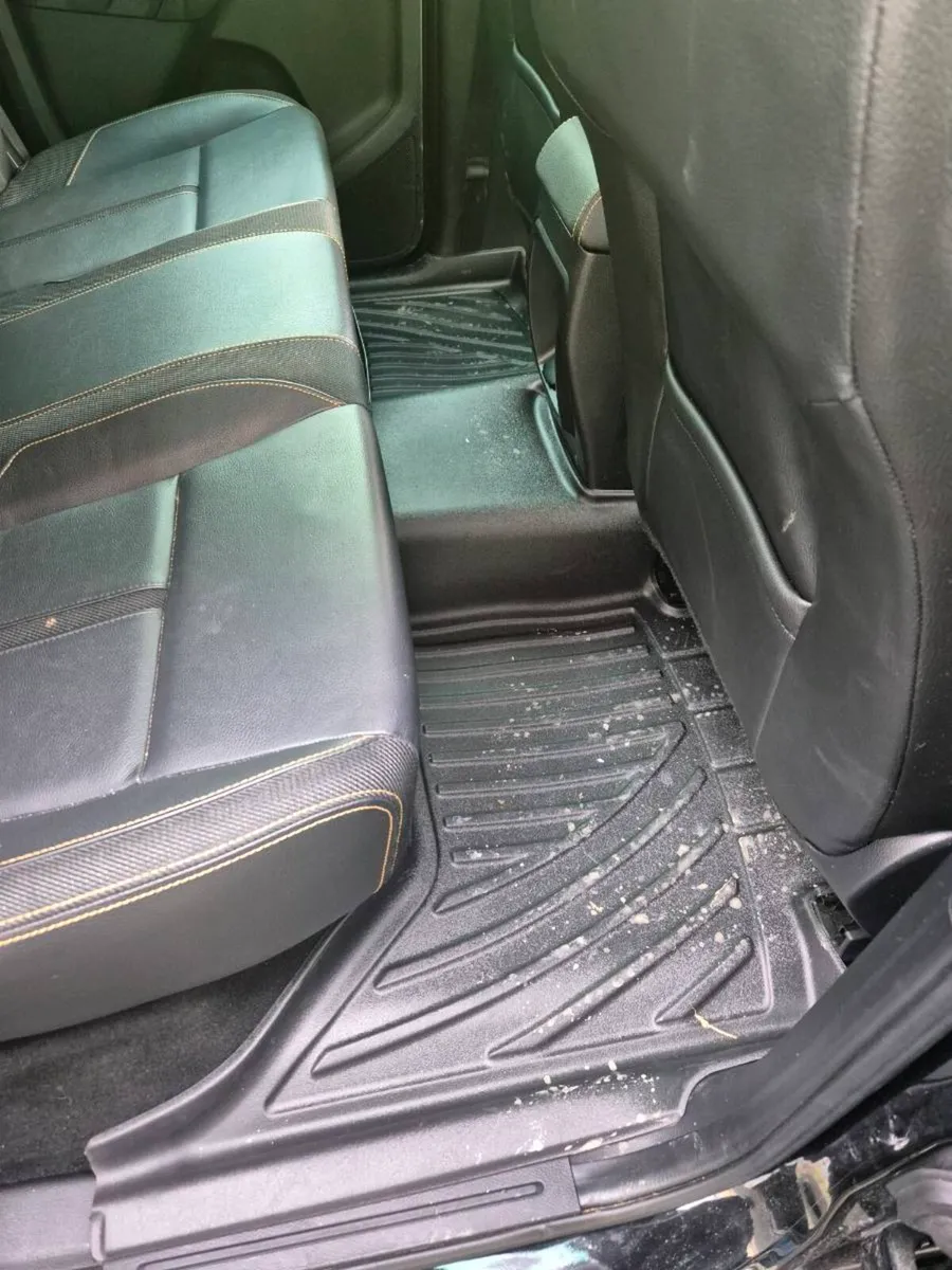 Ford Ranger 2012-2022 floor mats and tailgate cap - Image 3