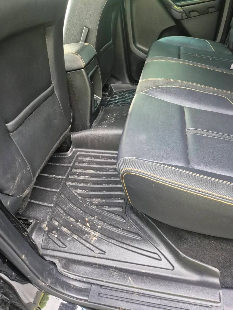 Ford Ranger 2012-2022 floor mats and tailgate cap - Image 4