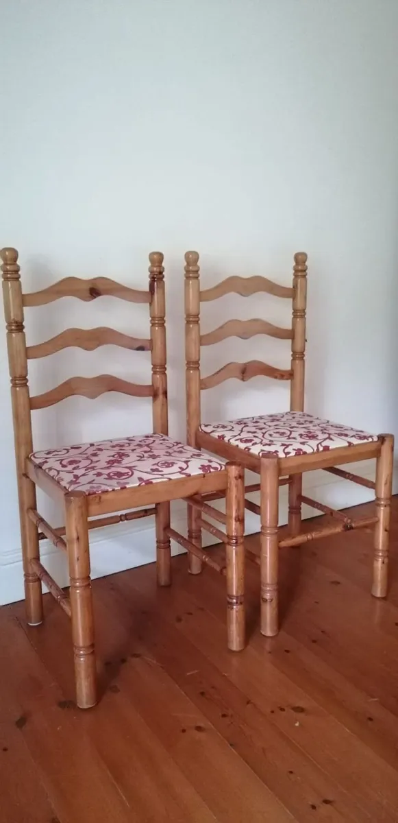 Shaker-style ladder-back dining chairs - Image 1