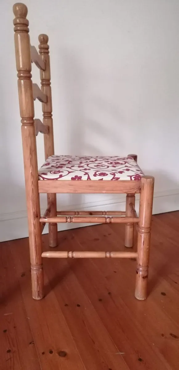 Shaker-style ladder-back dining chairs - Image 2
