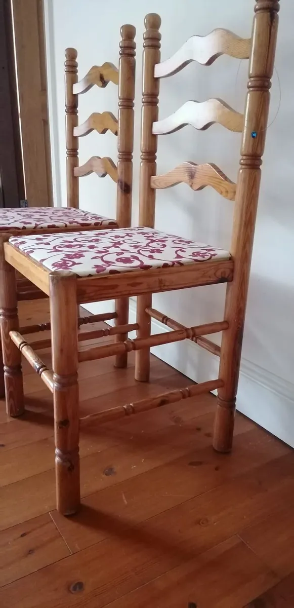 Shaker-style ladder-back dining chairs - Image 4