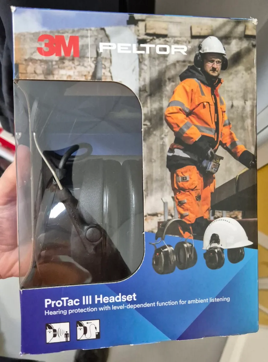 3M PELTOR ProTac III Electronic Ear Defenders - Image 1