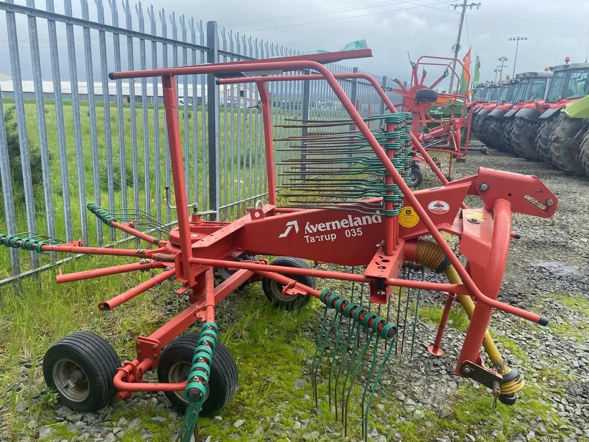 Kverneland Taarup 9035 Rake - Image 1