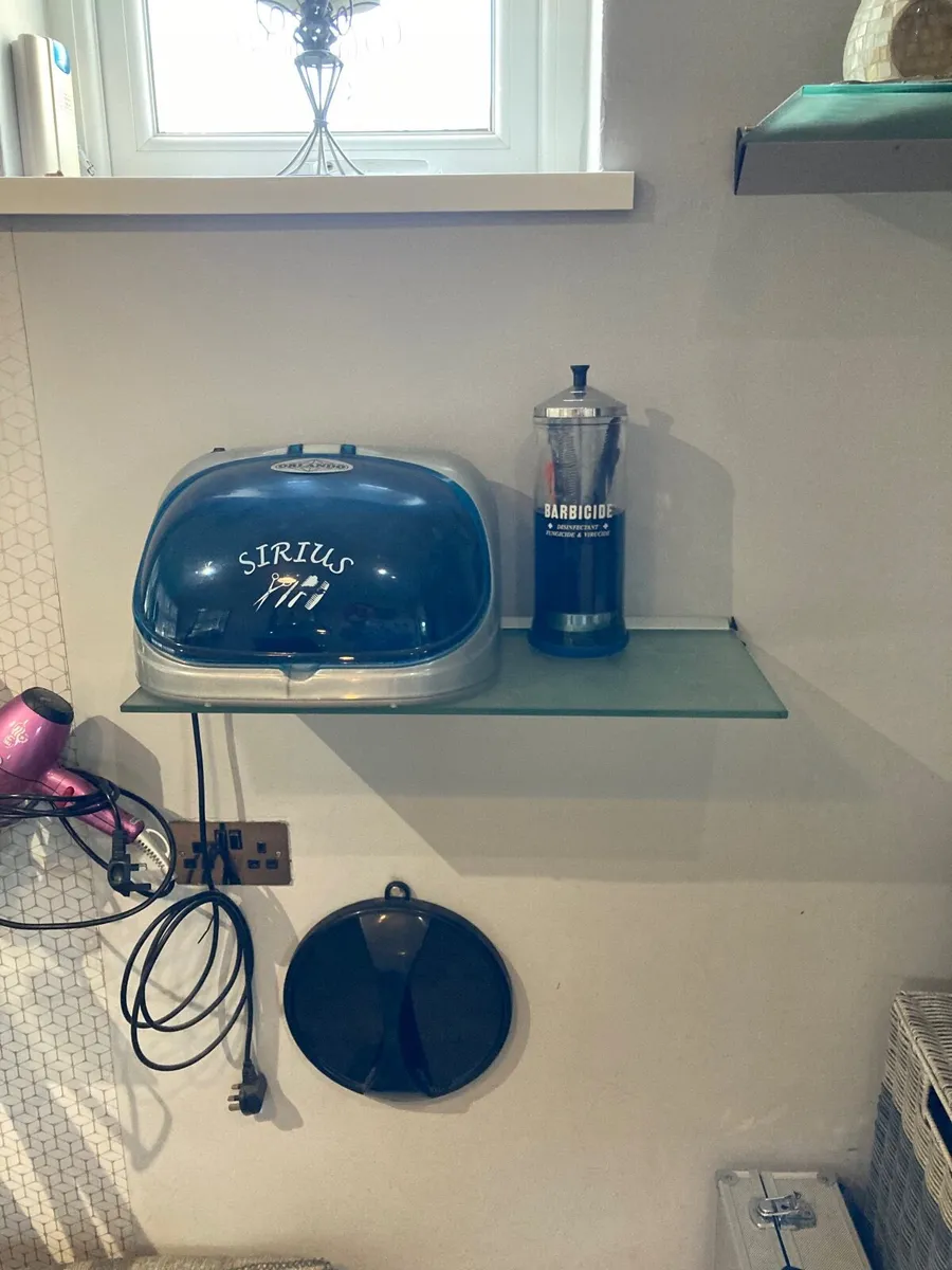 Hairdressers Salon Equipment - Image 1