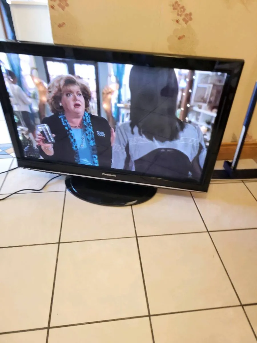 42 inch Panasonic TV not smart - Image 3