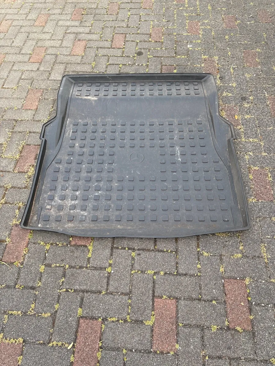 Mercedes CLS Car Boot Tray - Image 1