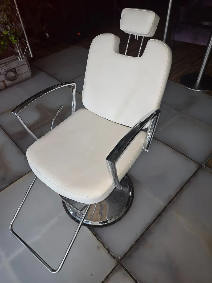 Beauty Chair - Image 4