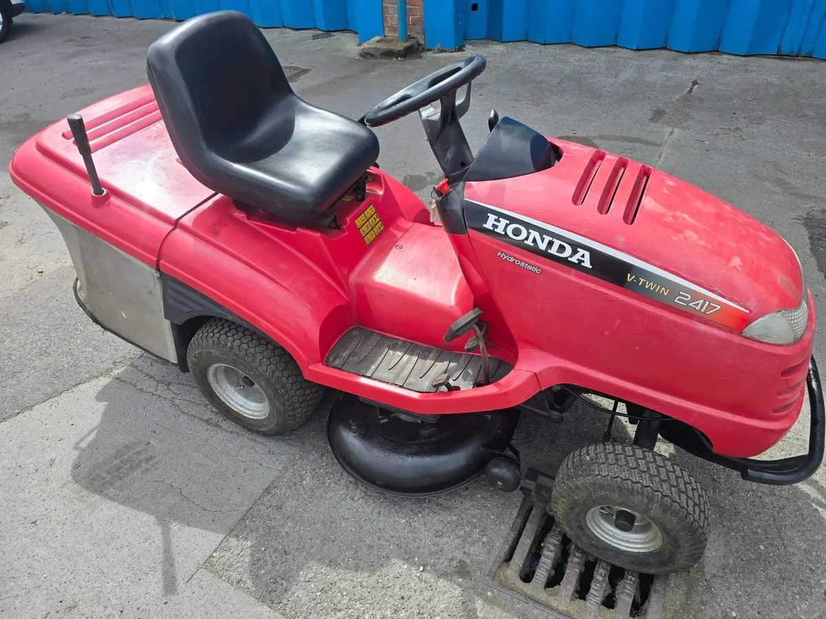Ride on mowers all different - Image 4