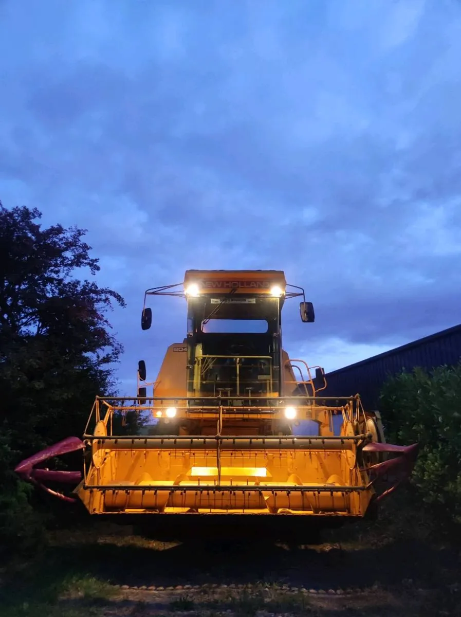 New Holland Combine Harvester - Image 4