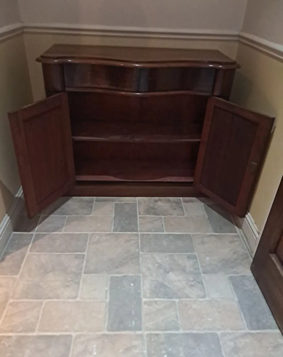 Cabinet - Image 1