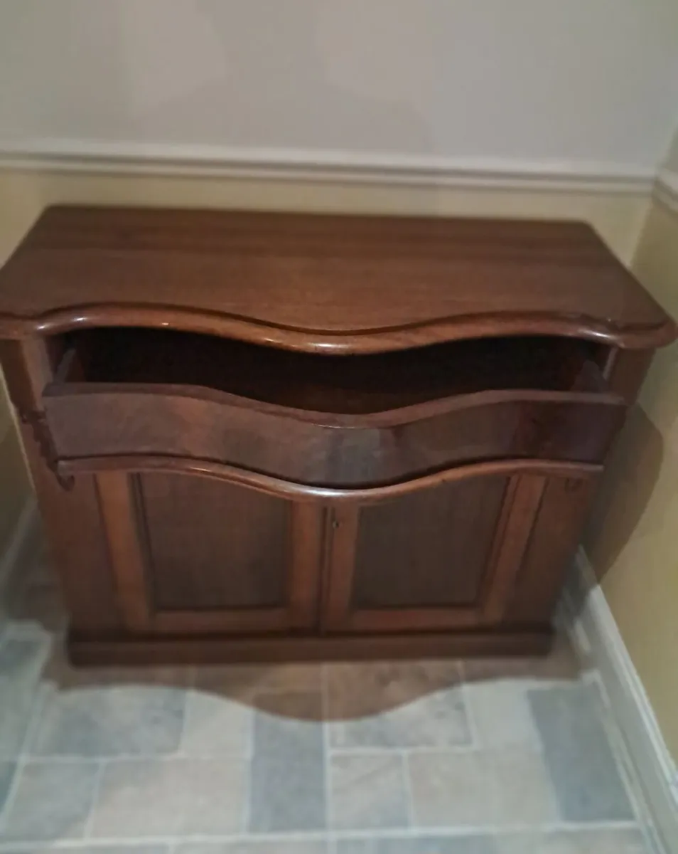 Cabinet - Image 4