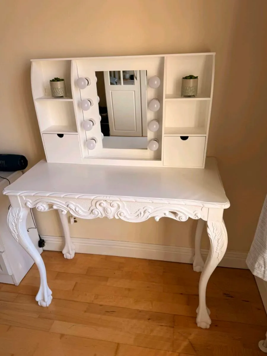 Vintage-style white vanity with Hollywood mirror - Image 1
