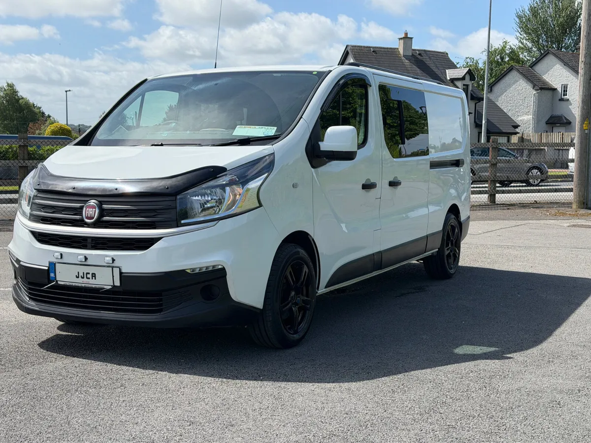 ABSOLUTELY STUNNING 2019 CREW CAB TOP SPEC - Image 3