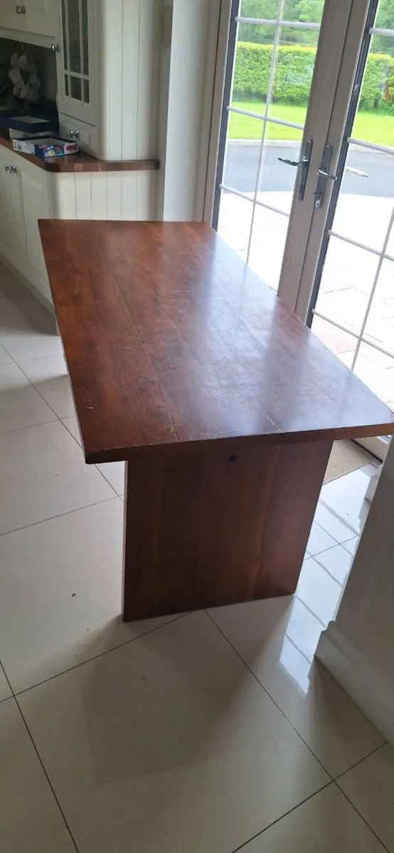 Kitchen table - Image 1