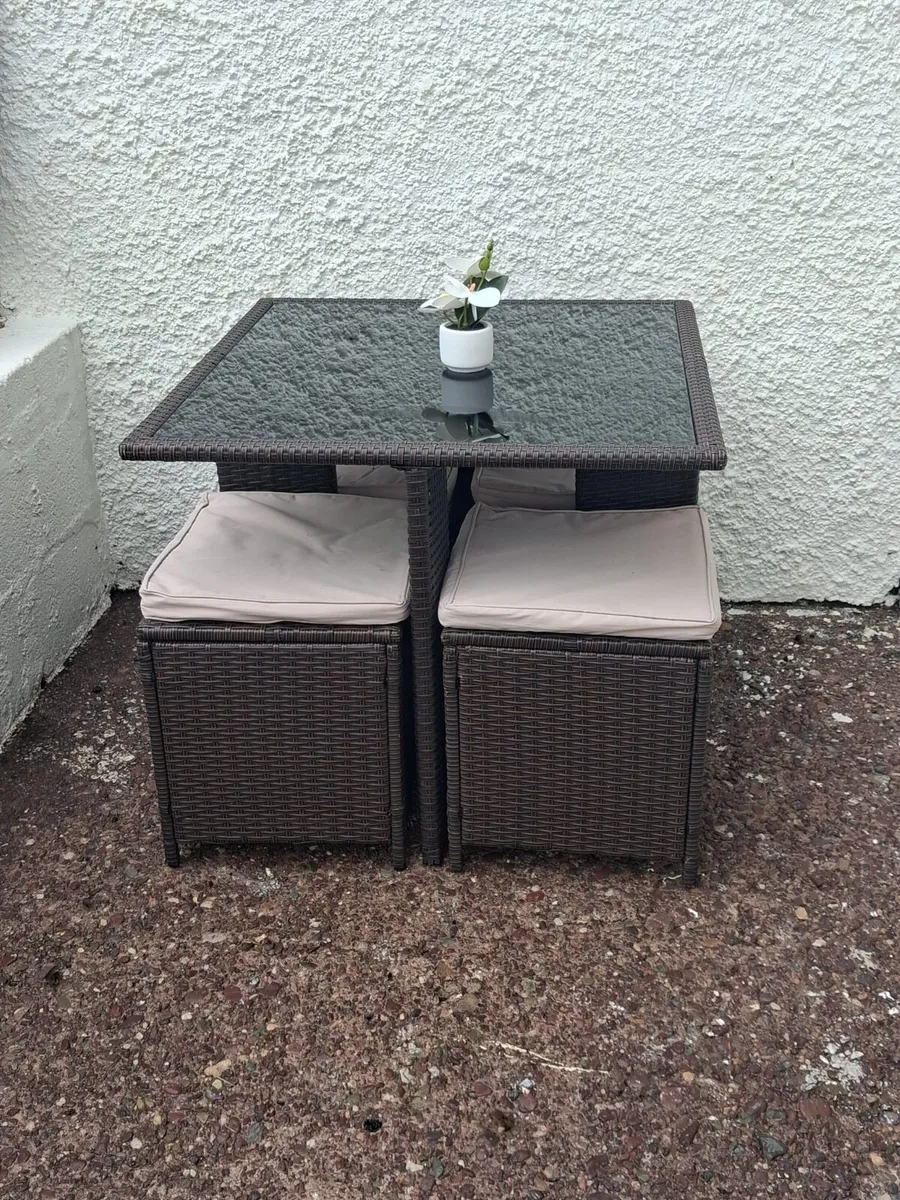 Garden Ratten Furniture. 4 seats