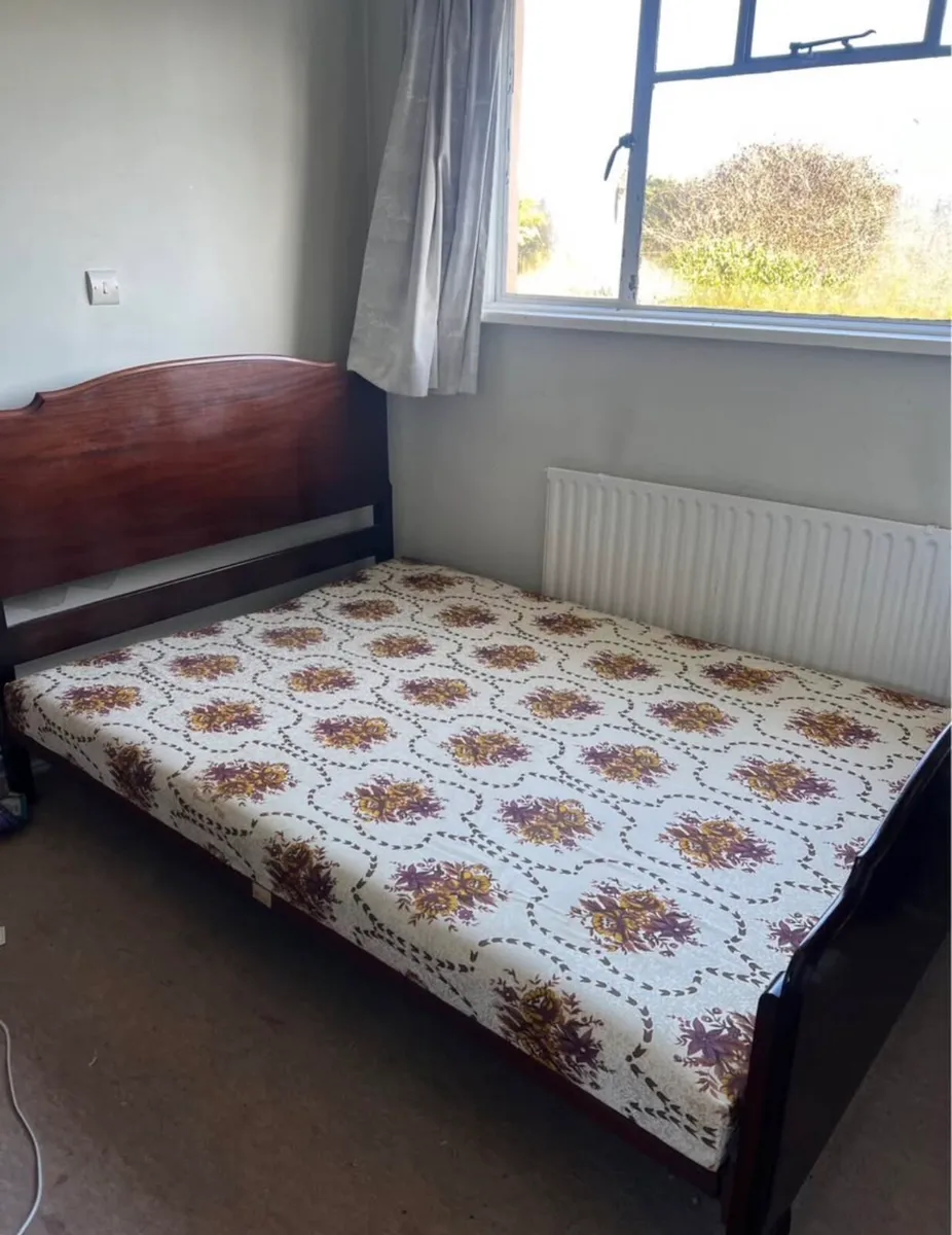 Double bed - Image 1