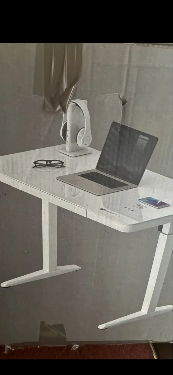 Electric adjustable desk - Image 1