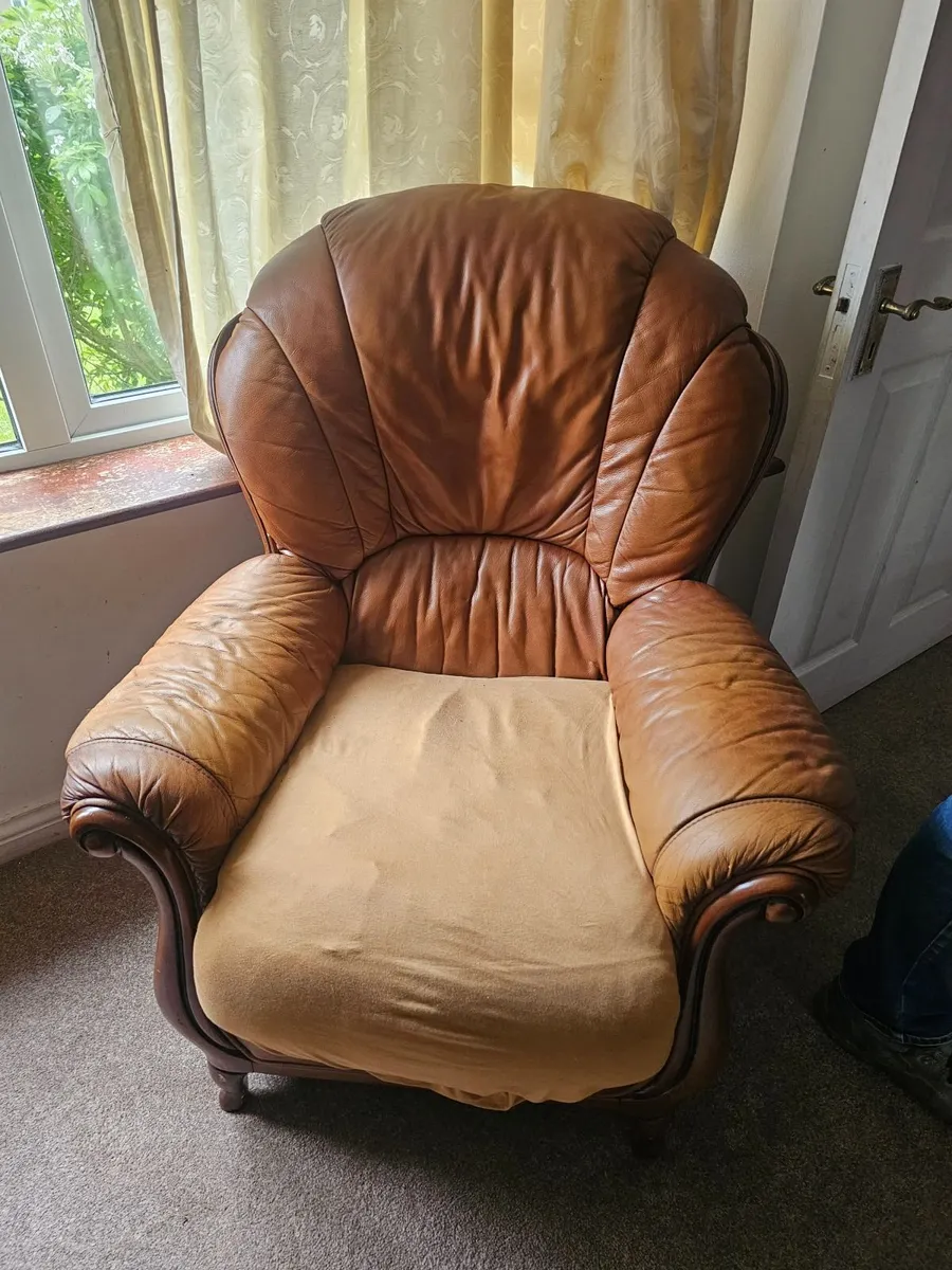 Couch and 2 chairs - Image 1