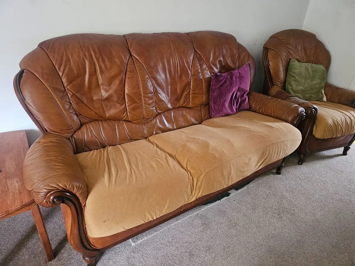 Couch and 2 chairs - Image 3