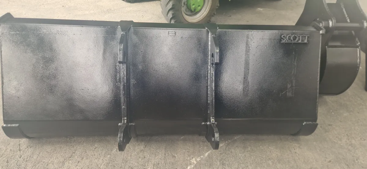 7FT LOADER BUCKET - Image 1