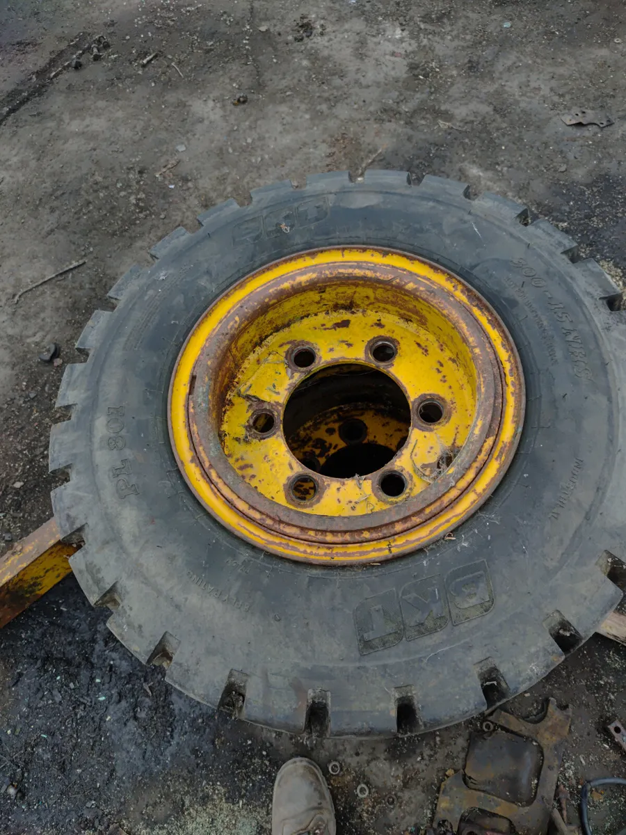 Forklift - Image 2