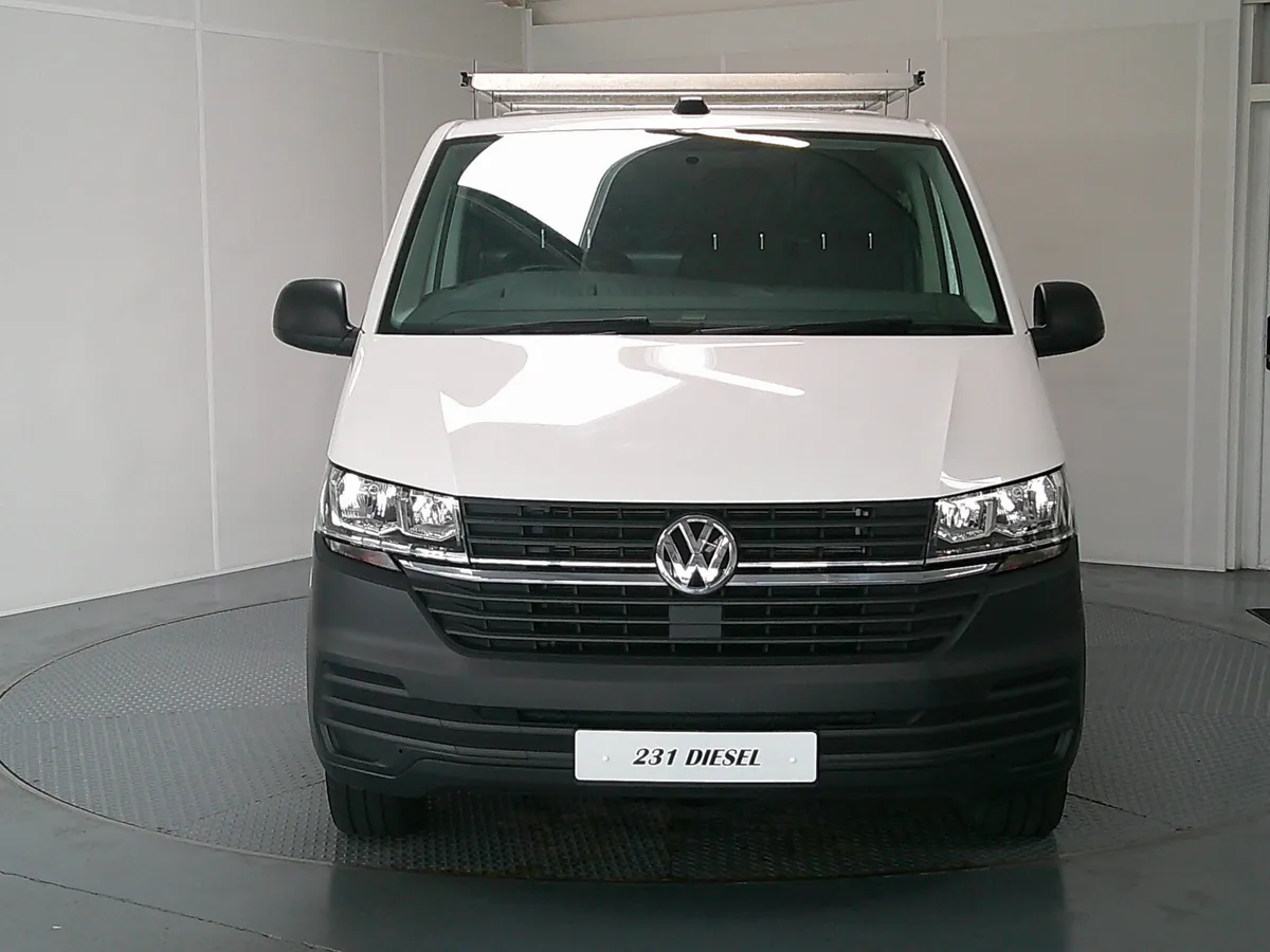Volkswagen Transporter 2023 - Image 2