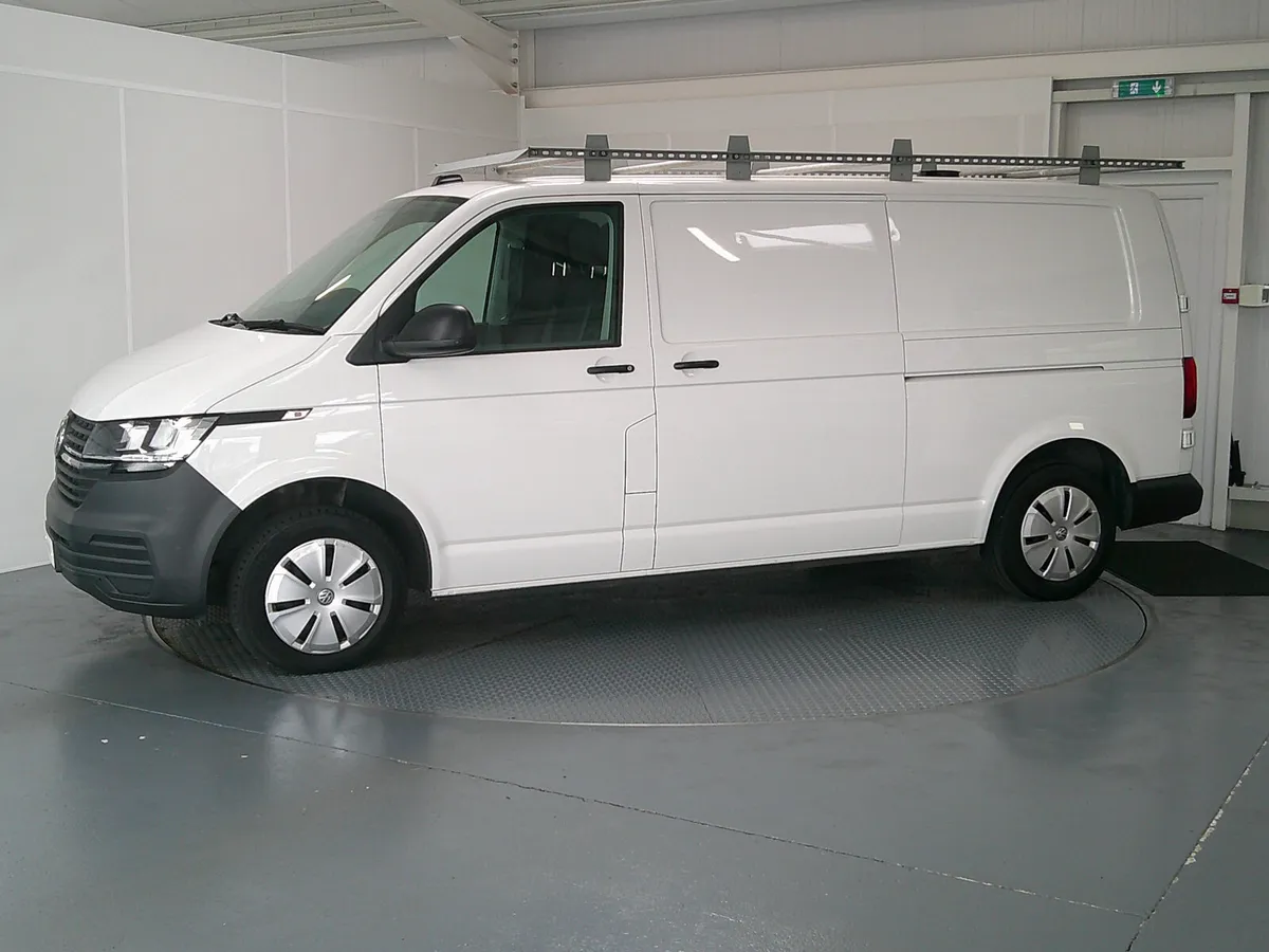 Volkswagen Transporter 2023 - Image 3