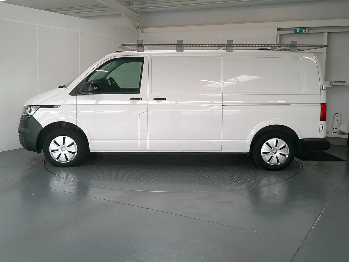 Volkswagen Transporter 2023 - Image 4