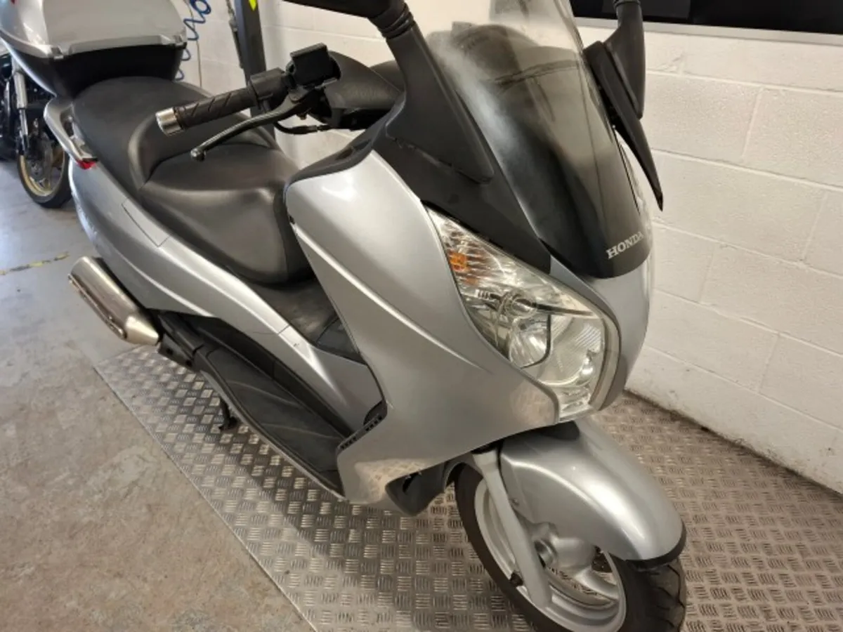 Honda Silverwing 125 2009 - Image 2