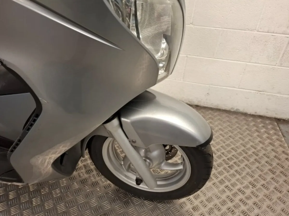 Honda Silverwing 125 2009 - Image 3