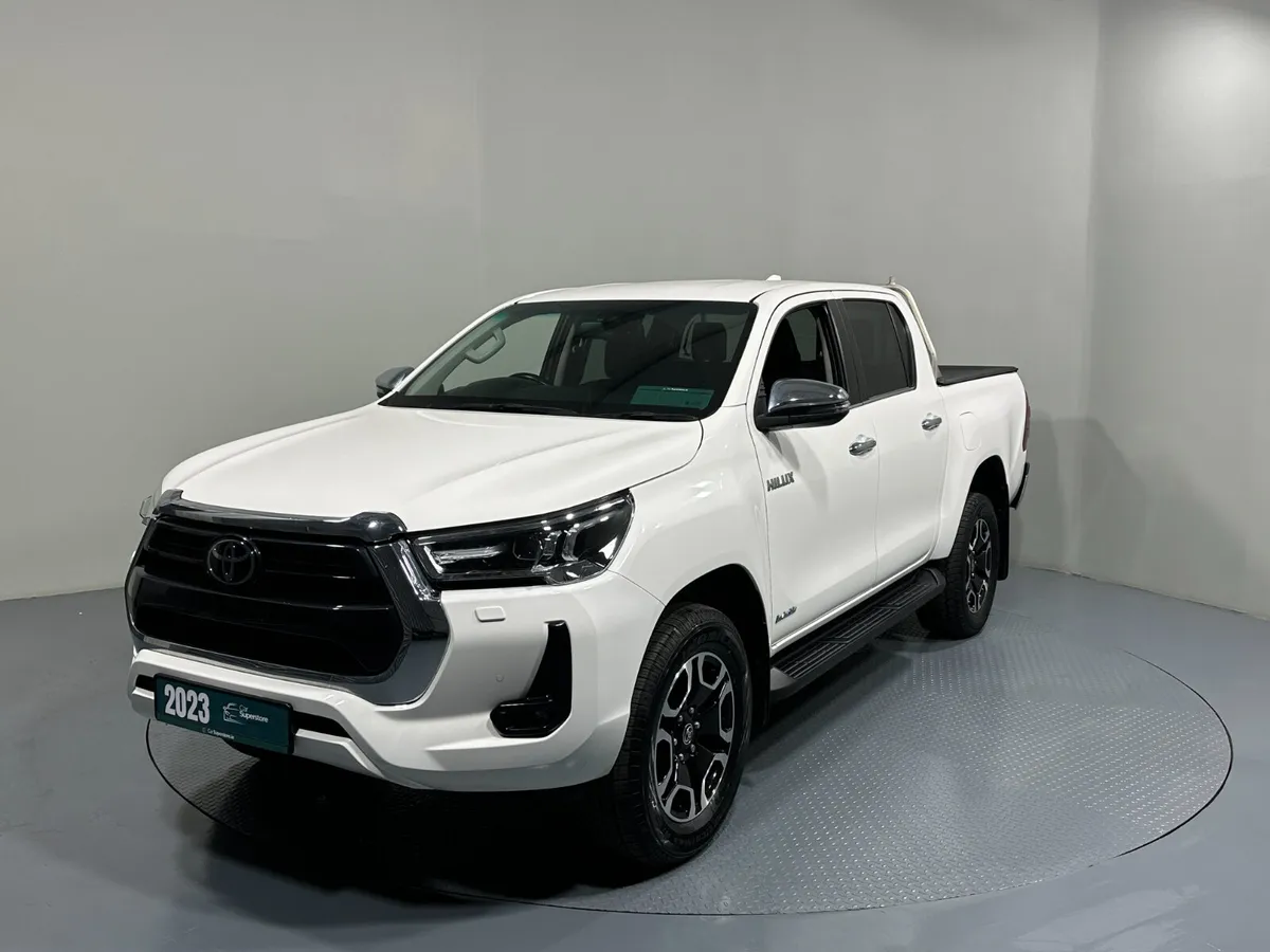 Toyota Hilux 2.8 D-4D Invincible Automatic 231 - Image 3